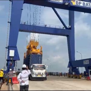 Pengoperasian STS Crane, Waktu Sandar Kapal di Pelabuhan Batu Ampar Turun 50 Persen
