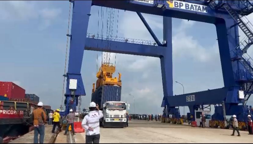 Pengoperasian STS Crane, Waktu Sandar Kapal di Pelabuhan Batu Ampar Turun 50 Persen