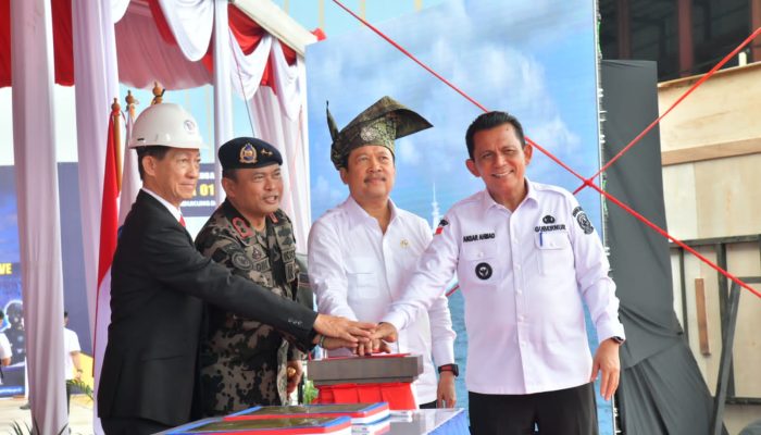 Menteri Kelautan dan Perikanan Luncurkan 2 Kapal Pengawas Berkecepatan Tinggi