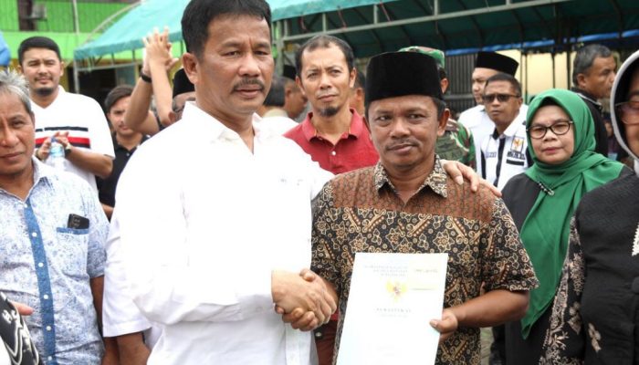 Kepala BP Batam Serahkan 1.960 Sertifikat Kampung Tua Tanjungsengkuang