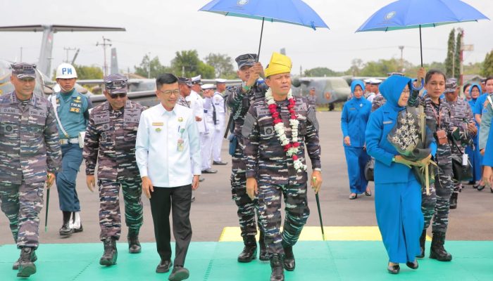 Pj Wako Sambut Kedatangan Danpuspenerbal Tanjungpinang di Apron Lanudal 