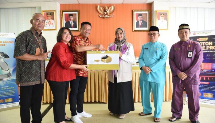 Dewi Ansar Hadiri Launching Alat Terapi Kesehatan Fohowey Internasional di RSUD RAT