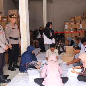 KPU Tanjungpinang Laksanakan Pelipatan Surat Suara Pemilu 2024 di Gudang KPU