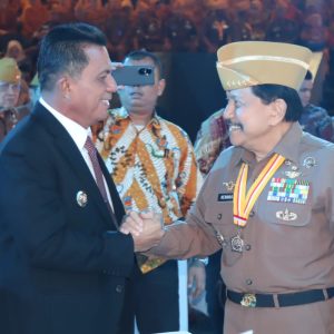 Gubernur Ansar Terima Anugerah Bintang Legiun Veteran RI dari DPP LVRI