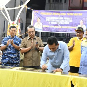 Gubernur Ansar Resmikan Revitalisasi Pasar Malam Dan Tugu Pentakbiran Karimun