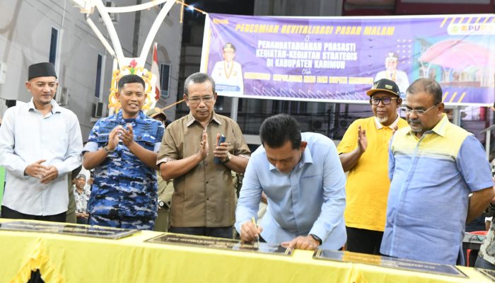 Gubernur Ansar Resmikan Revitalisasi Pasar Malam Dan Tugu Pentakbiran Karimun
