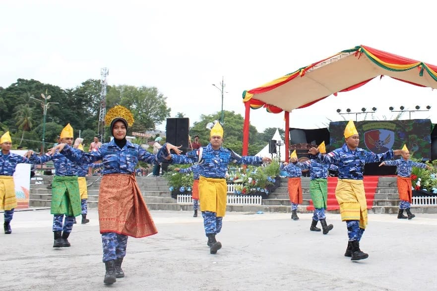 Semarak Hari Jadi Ke-240 Tanjungpinang, Lanud RHF Sajikan Tarian Ayam Didik Dan Flashmob Dance