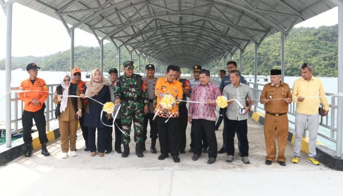 Gubernur Ansar Resmikan Pelabuhan Pengumpan Regional Kuala Maras Anambas 
