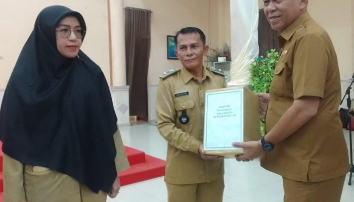 Serahkan Seragam Satlinmas, Wan Siswandi: Satlinmas Kedepan Akan Dibantu Sesuai Kemampuan  Anggaran  