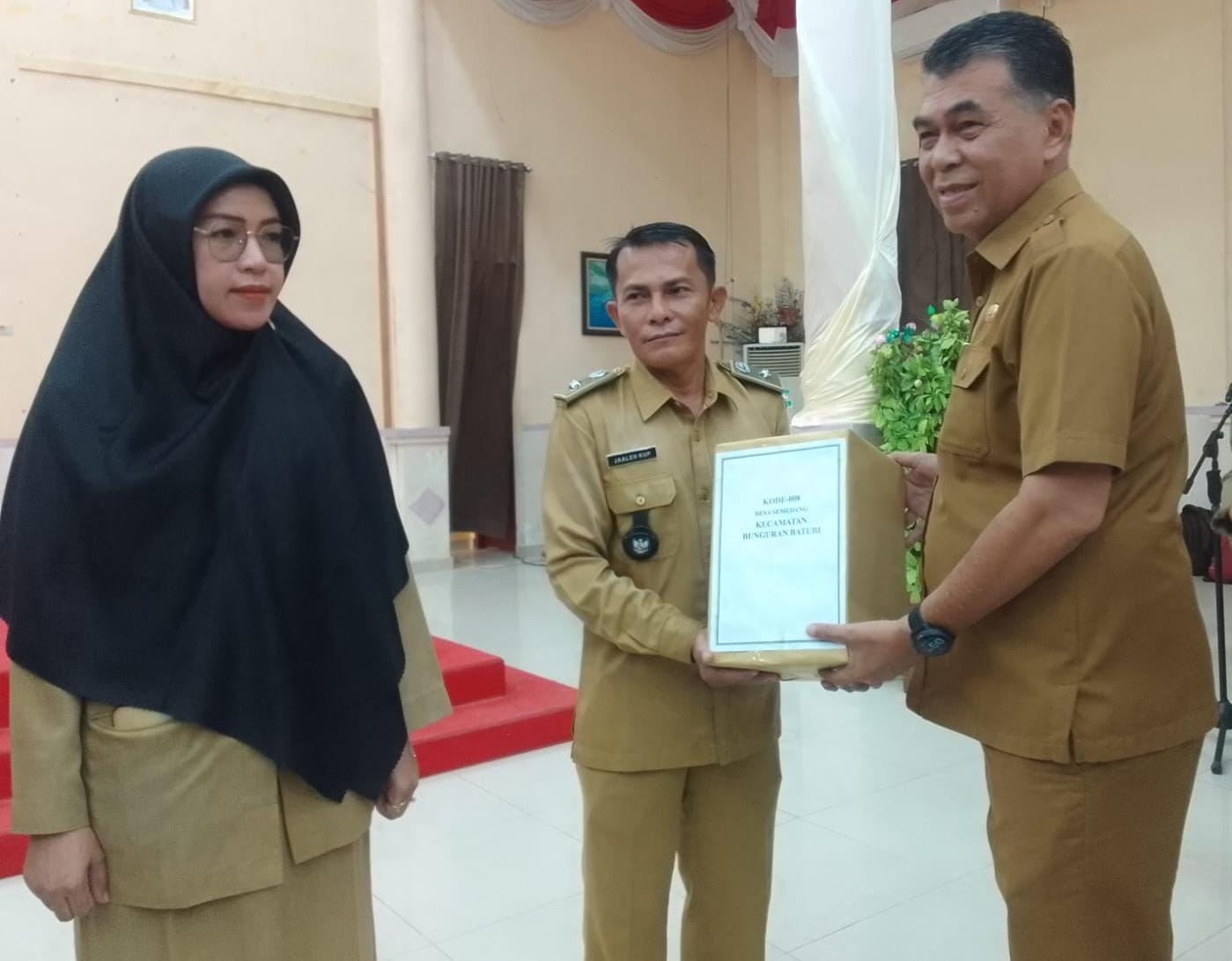 Serahkan Seragam Satlinmas, Wan Siswandi: Satlinmas Kedepan Akan Dibantu Sesuai Kemampuan  Anggaran  