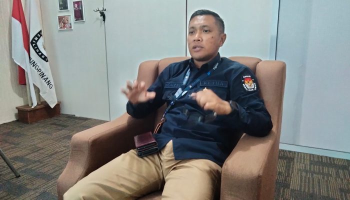 KPU Tanjungpinang Targetkan Sortir dan Lipat Surat Suara Tuntas Malam Ini  