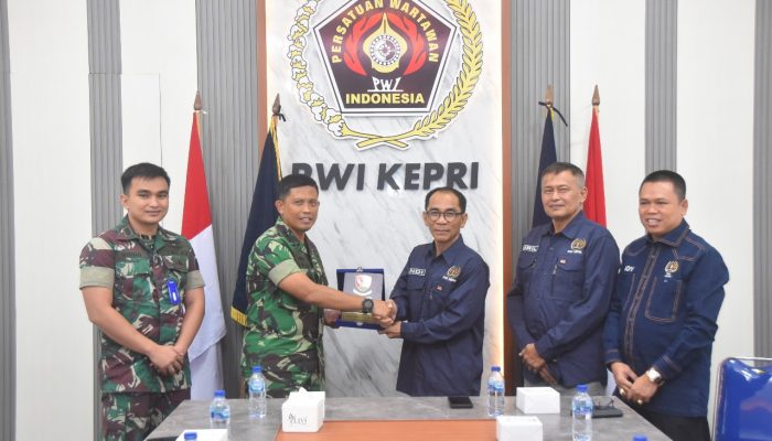 Sahabat Wartawan, Danlanud RHF Kunjungi Kantor PWI Kepri