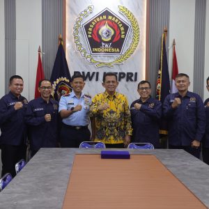 Pelantikan PWI & IKWI Kepri, Gubernur Ansar: Wartawan Dituntut Menguasai Bahasa Asing di Era Global