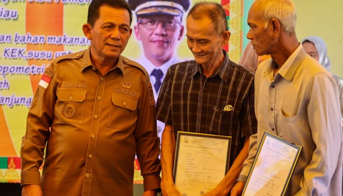 Gubernur Kepri Serahkan Bantuan untuk Nelayan dan Ibu Hamil di Tanjungpinang