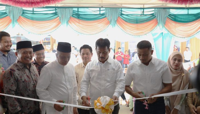 Resmikan Rumah Makan Tsania Seafood, Muhammad Rudi Komitmen Bangkitkan Pariwisata