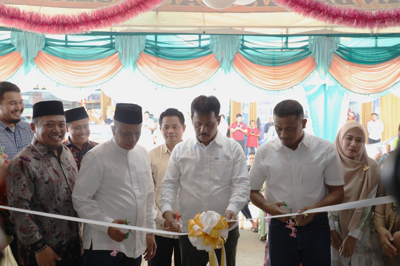 Resmikan Rumah Makan Tsania Seafood, Muhammad Rudi Komitmen Bangkitkan Pariwisata