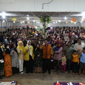 Meski Hujan Deras, Ratusan Masyarakat Binut Antusias Bertemu Gubernur Ansar