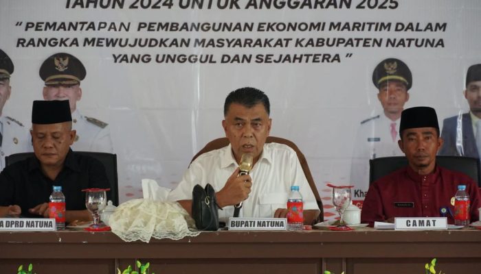Pimpin Musrenbang Kecamatan Bunguran Barat, Wan Siswandi Serahkan 662 Kartu BPJS Bagi Nelayan