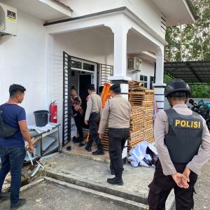 Polres Bintan Lakukan Pengawalan Kedatangan Logistik Pemilu di KPU Bintan