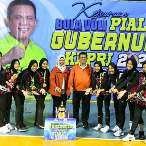 Gubernur Ansar Tutup Turnamen Gubernur Cup Bola Voli Putri U-23 Zona Bintan
