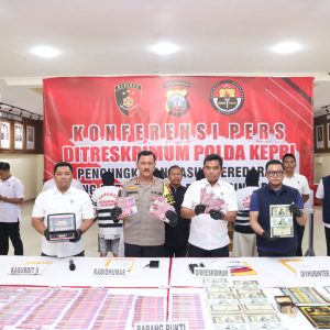4 Tersangka Pemalsu Uang Dolar Singapura Dibekuk Polda Kepri 