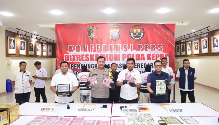 4 Tersangka Pemalsu Uang Dolar Singapura Dibekuk Polda Kepri 