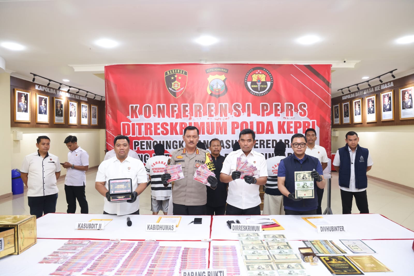 4 Tersangka Pemalsu Uang Dolar Singapura Dibekuk Polda Kepri 