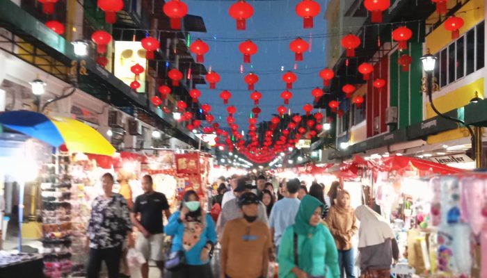 Bazar Imlek Tahun 2024 Terbanyak Jumlah Stan Jualan Pelaku Usaha