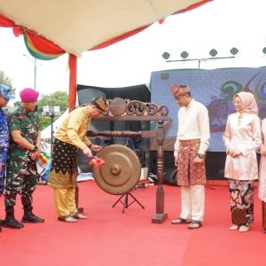 Gawai Rakyat Di Pelataran Tugu Sirih Semarakkan Hari Jadi Ke-240 Tanjungpinang