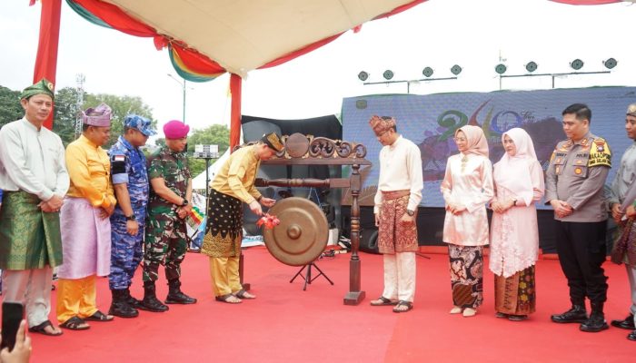 Gawai Rakyat Di Pelataran Tugu Sirih Semarakkan Hari Jadi Ke-240 Tanjungpinang