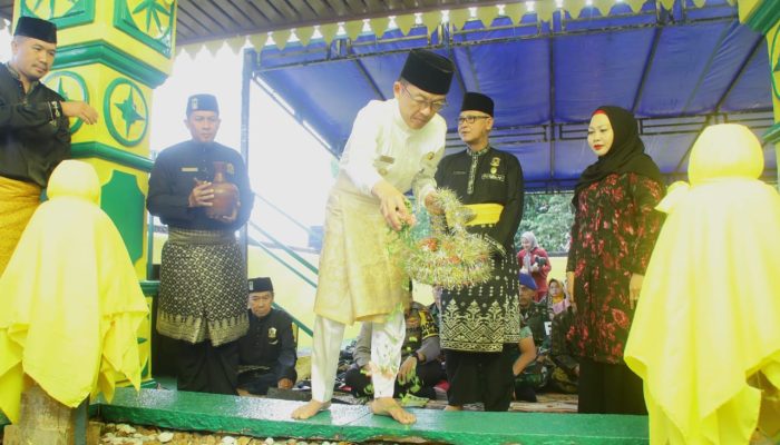 HUT Ke-240 Kota Tanjungpinang, Pj Wako Hasan Ziarah Makam Pahlawan