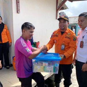 BPBD Tanjungpinang Salurkan Bantuan Untuk Korban Kebakaran di Pantai Impian