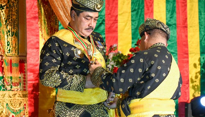 Dinilai Ayomi Negeri, LAM Kepri Anugerahi Wakapolri Gelar Adat Dato’ Seri Sakti Bhayangkara Utama
