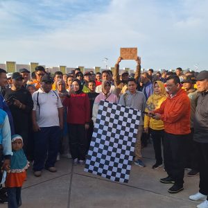 Gubernur Ansar Lepas Jalan Sehat Diikuti Ribuan Insan Pendidikan di Batam