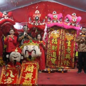 Perdana, Warga Teluk Bakau Bintan Rayakan Imlek 2024 Dengan Panggung Hiburan 
