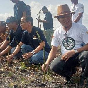 Tanam 50 Ribu Pohon Mangrove, PWI Kepri Gandeng Ricoh Group dan YL Forest City Ltd