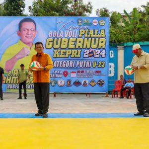 Gubernur Ansar Ahmad Buka Kejuaraan Bola Voli Putri Gubernur Cup U-23 di Karimun