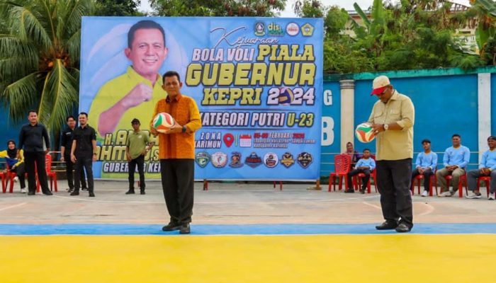 Gubernur Ansar Ahmad Buka Kejuaraan Bola Voli Putri Gubernur Cup U-23 di Karimun