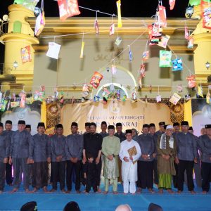 Raja Al Hafiz Dinobatkan Ketua Pengurus Masjid Raya Sultan Riau Penyengat