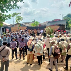 Dikawal Kepolisian, Kelurahan Distribusikan Logistik Pemilu ke Seluruh TPS