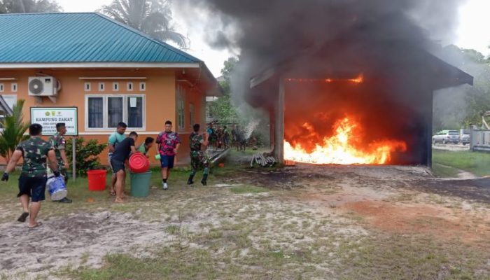 Garasi BUMDES Sepampang Natuna Ludes Terbakar