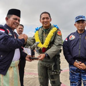 Gubernur Ansar Sambut Kedatangan Tiga Pesawat Tempur TNI AU di Bandara RHF