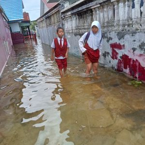 Banjir Rob di Tanjungpinang, Pelajar SDN 009 BB Dipulangkan Lebih Awal 