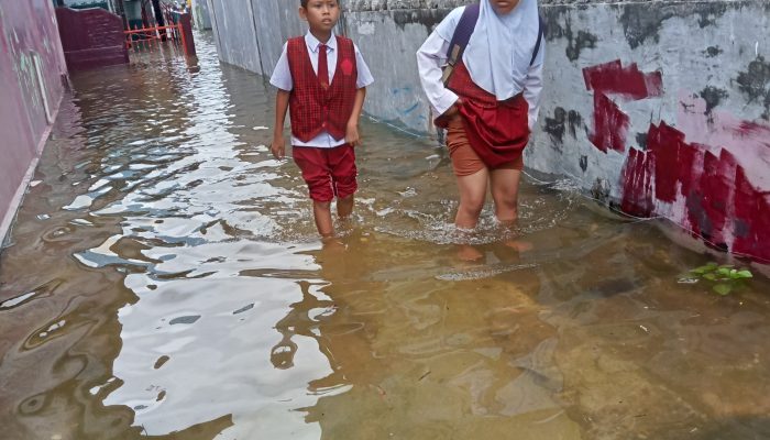 Banjir Rob di Tanjungpinang, Pelajar SDN 009 BB Dipulangkan Lebih Awal 
