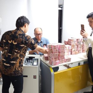 Dugaan Korupsi PT Timah Tbk, Jampidsus Sita Uang Tunai Rp10 Miliar dan SGD 2 Juta