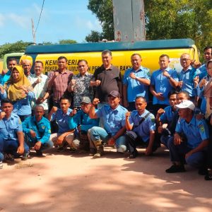 Pemda Natuna Serahkan Satu Unit Mobil Tangki Untuk PDAM Tirta Nusa