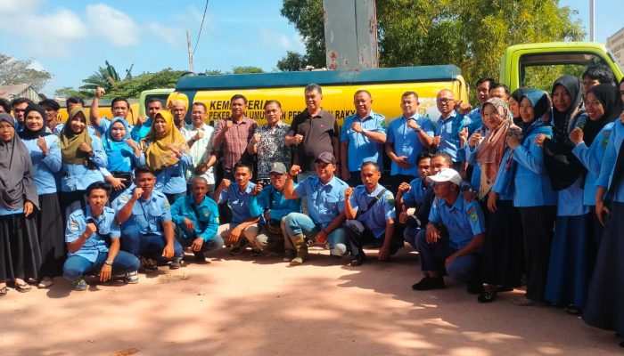 Pemda Natuna Serahkan Satu Unit Mobil Tangki Untuk PDAM Tirta Nusa