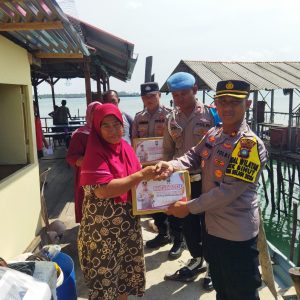 Awal Ramadhan, Polres Bintan Berikan Paket Sembako Untuk Masyarakat
