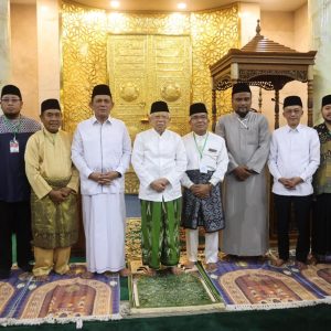 Wapres RI Ma’ruf Amin Bersama Gubernur Ansar Terawih di Masjid Al-Uswah Tanjungpinang