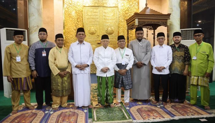 Wapres RI Ma’ruf Amin Bersama Gubernur Ansar Terawih di Masjid Al-Uswah Tanjungpinang